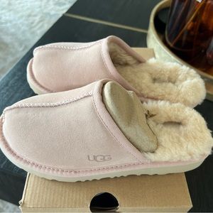 UGG Keegan slippers size 3 big kids